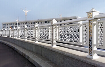 Yaya ve Köprü Korkulukları